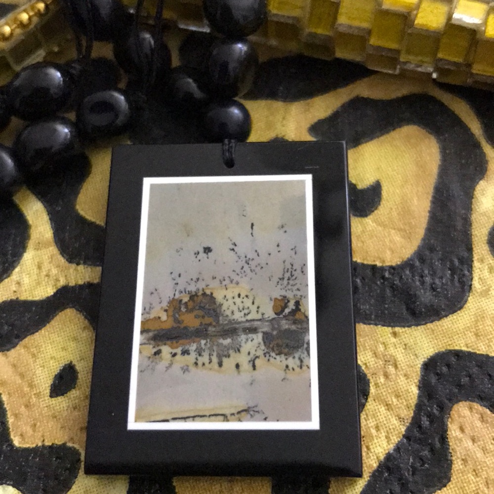 Adjustable bead necklace with picture pendant